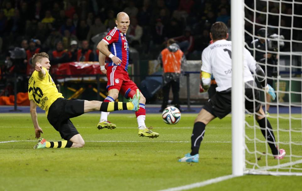Robben segna ai supplementari. Action Images